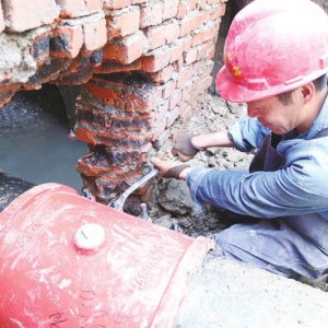 安徽阜陽(yáng)：不畏烈日，他們走遍大街小巷